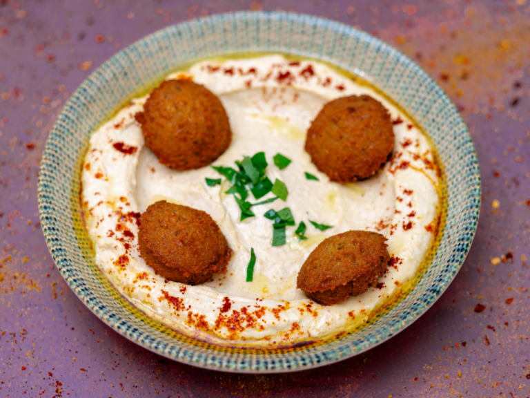 חומוס עם פלאפל ופיתה - 250 גרם + 120 גרם