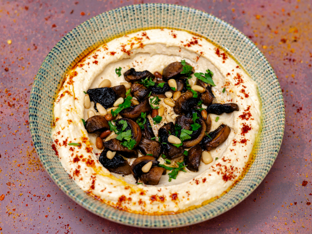 חומוס עם פטריות ופיתה - 250 גרם + 150 גרם