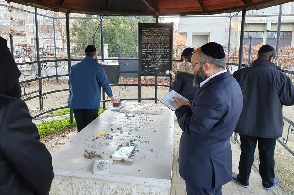 Tour Visit to Rabbi Eliezer Papo in Bulgaria