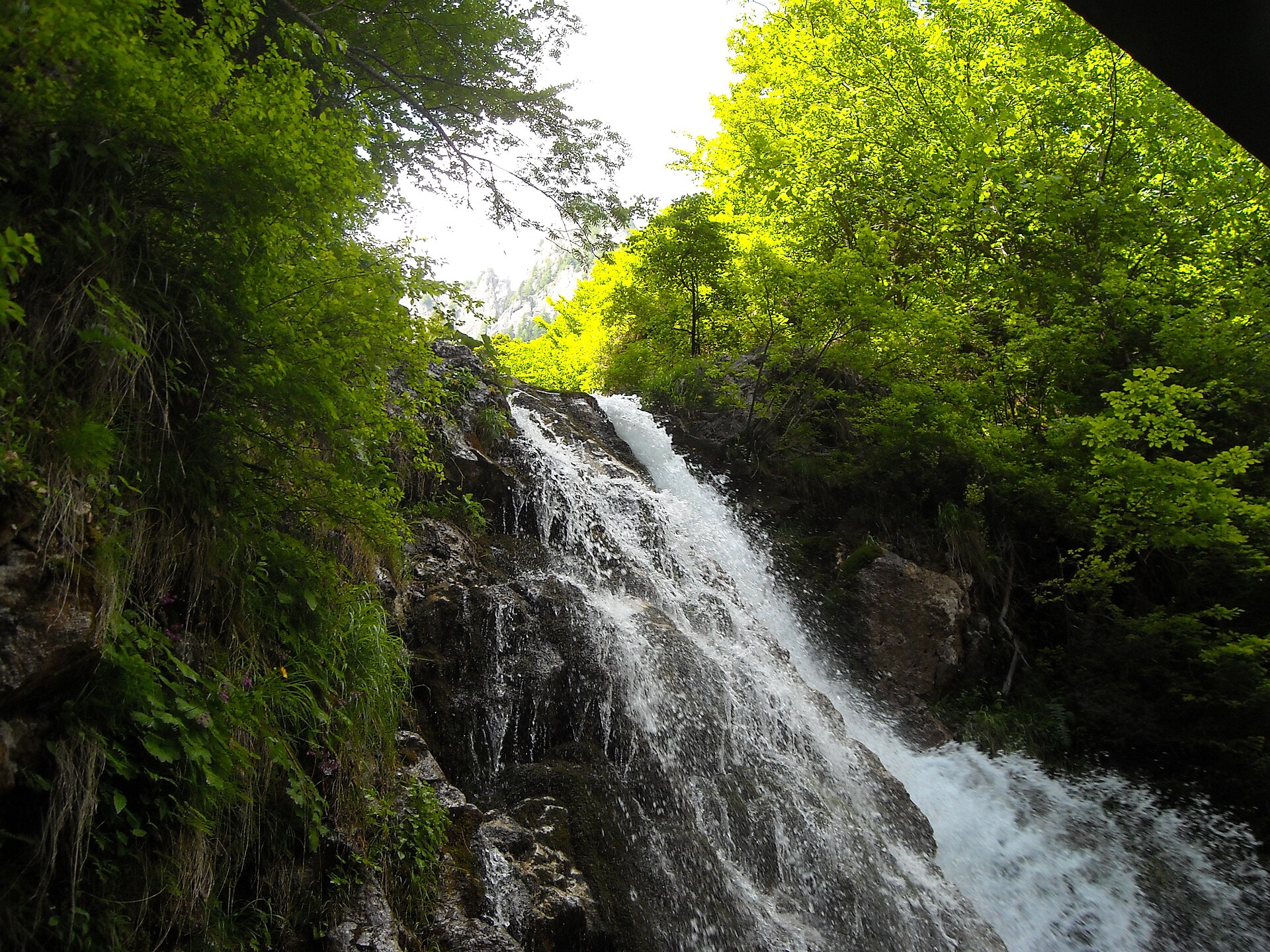 Urlătoarea waterfall