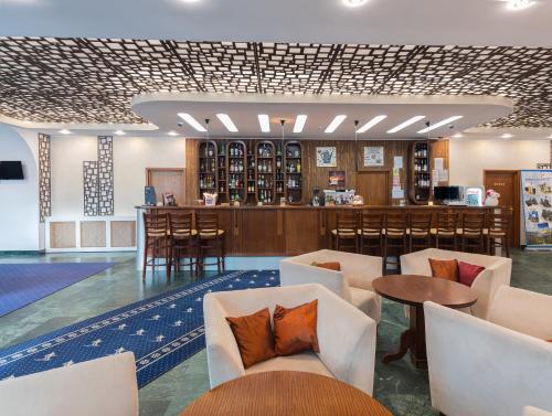 Lobby lounge at Ski & Sky hotel