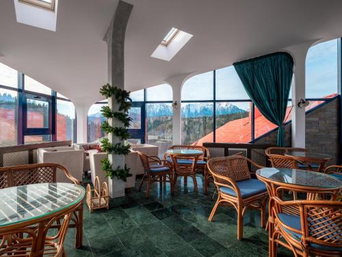 Sky Lounge Belvedere at Ski & Sky Predeal