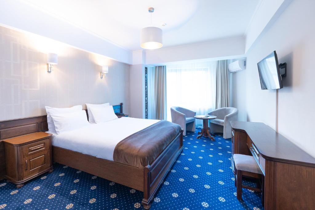 Double room at Ski & Sky hotel, Predeal
